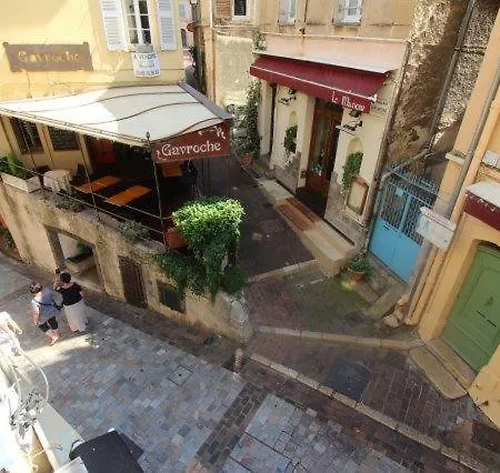 Charming 2-Bedroom Apartment With Quality Amenities In Old Cannes Apartmán *