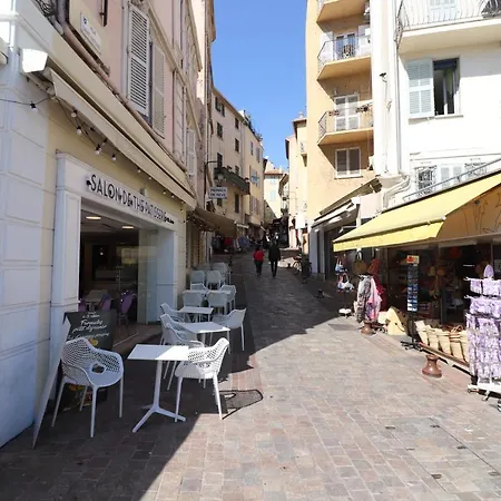 Charming 2-Bedroom Apartment With Quality Amenities In Old Cannes Apartmán