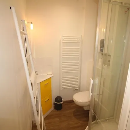 Charming 2-Bedroom Apartment With Quality Amenities In Old Cannes Apartmán Cannes