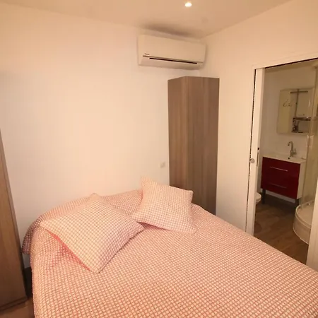 Apartmán Charming 2-Bedroom Apartment With Quality Amenities In Old Cannes *