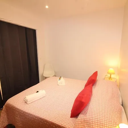 Apartmán Charming 2-Bedroom Apartment With Quality Amenities In Old Cannes