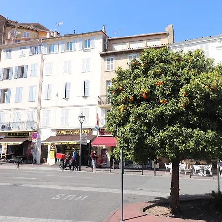 Charming 2-Bedroom Apartment With Quality Amenities In Old Cannes Cannes