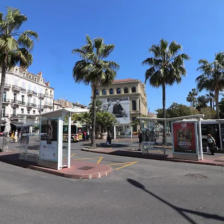Charming 2-Bedroom Apartment With Quality Amenities In Old Cannes