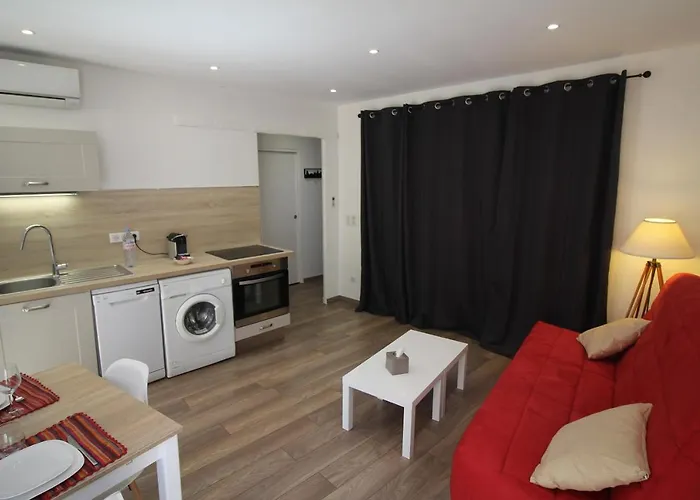 Charming 2-Bedroom Apartment With Quality Amenities In Old Cannes * 칸느